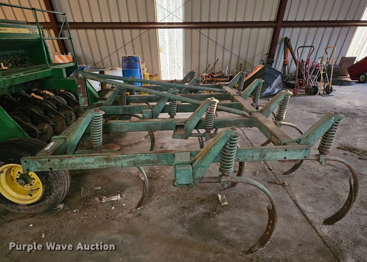 image for item KG9541 John Deere E1600  chisel