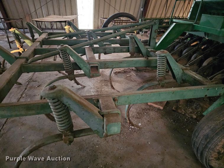 image for item KG9541 John Deere E1600  chisel