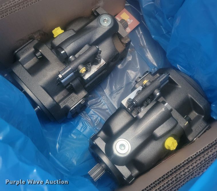 image for item KH9425 (2) hydraulic pumps
