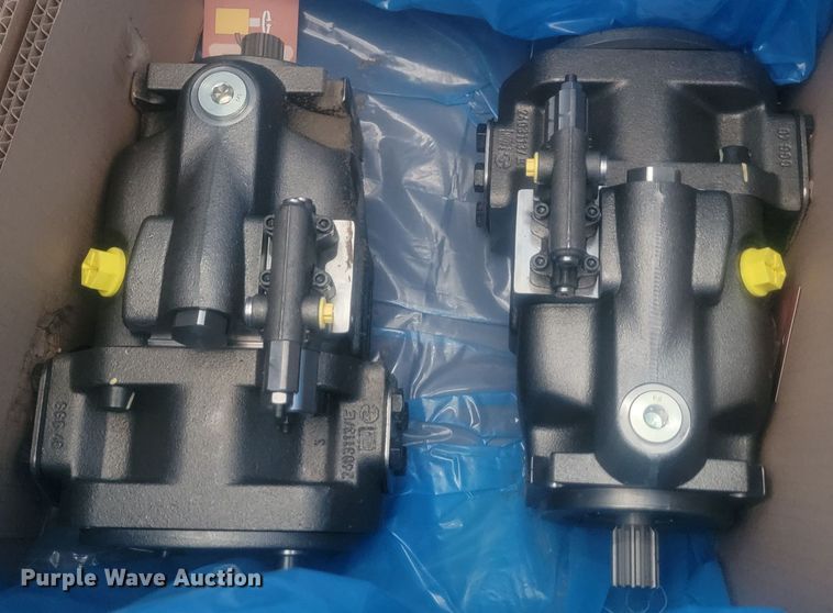 image for item KH9425 (2) hydraulic pumps
