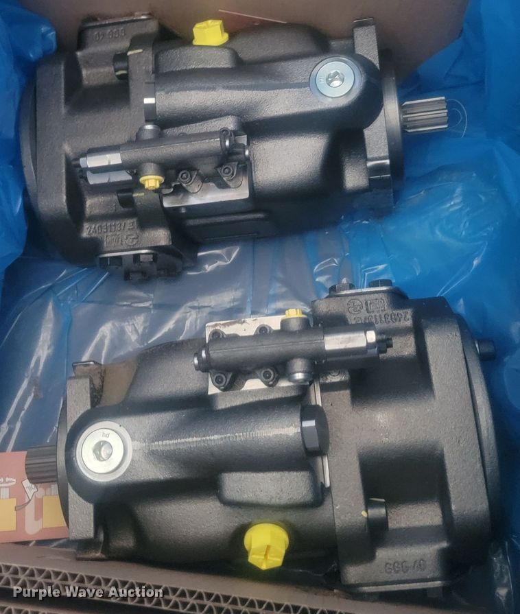 image for item KH9425 (2) hydraulic pumps
