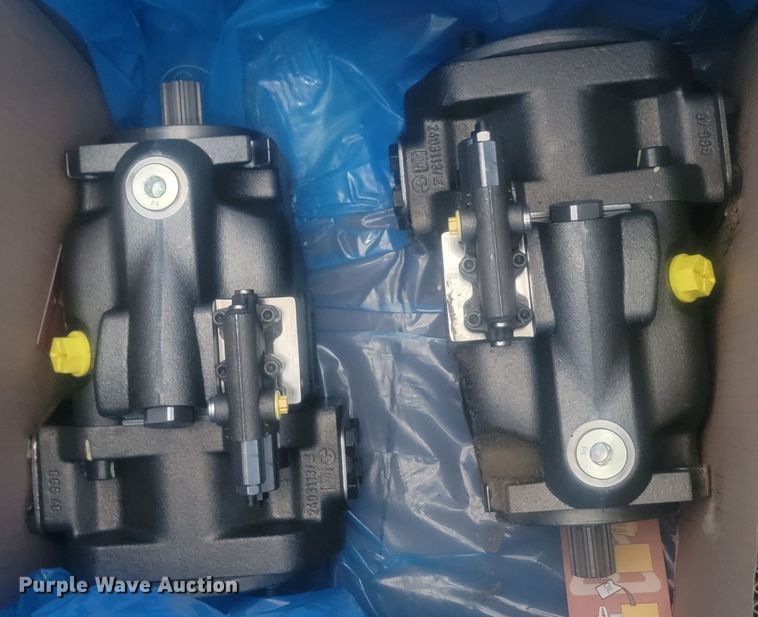 image for item KH9425 (2) hydraulic pumps