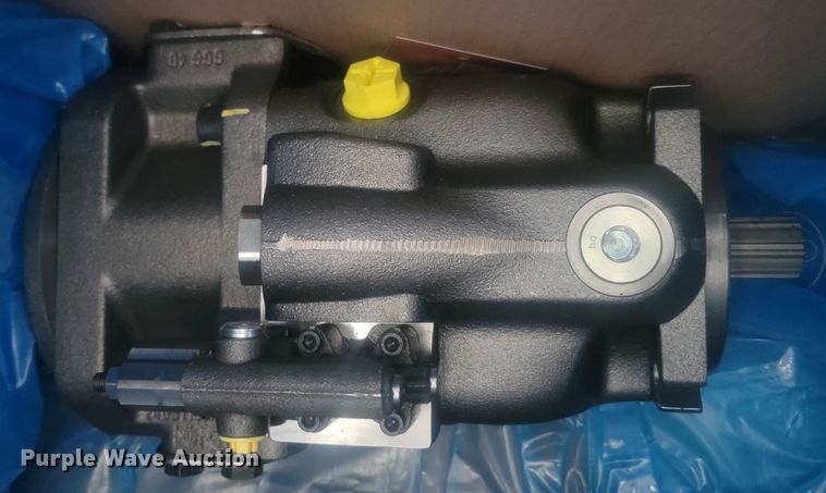 image for item KH9425 (2) hydraulic pumps