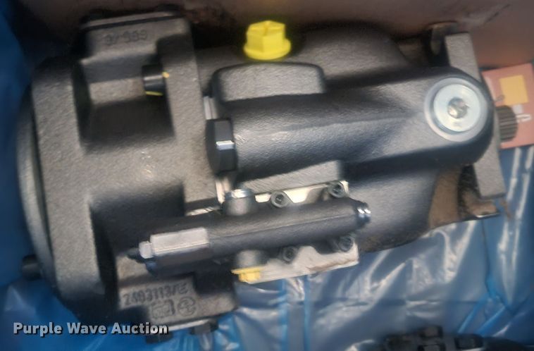 image for item KH9425 (2) hydraulic pumps