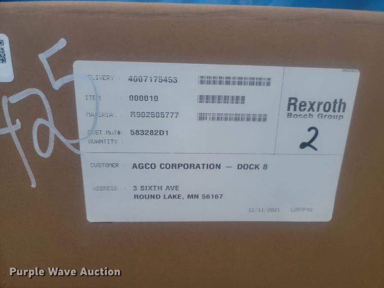 image for item KH9425 (2) hydraulic pumps