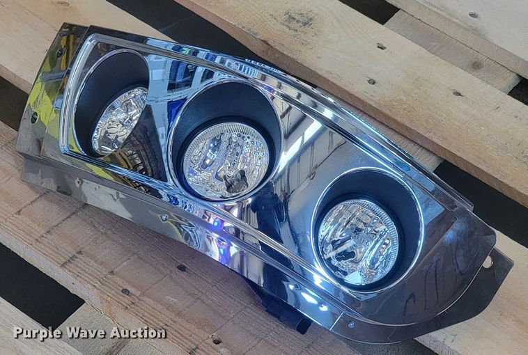 image for item KH9428 Approximately 226 light assemblies