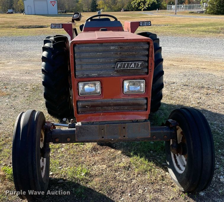 image for item KJ9902 Hesston 566  tractor