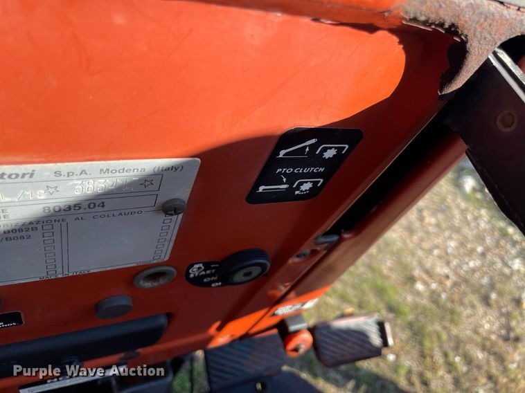 image for item KJ9902 Hesston 566  tractor