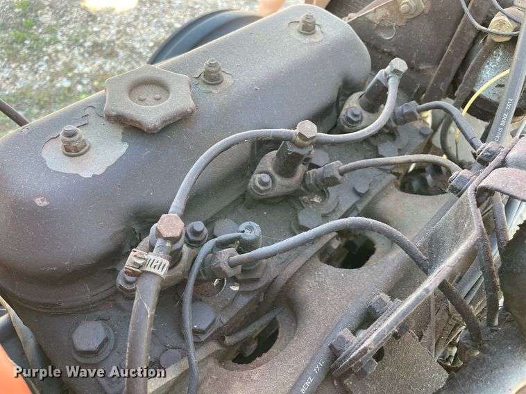 image for item KJ9902 Hesston 566  tractor