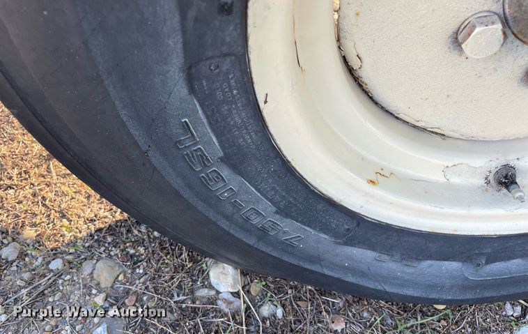 image for item KJ9902 Hesston 566  tractor