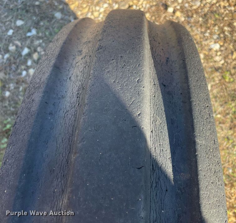 image for item KJ9902 Hesston 566  tractor