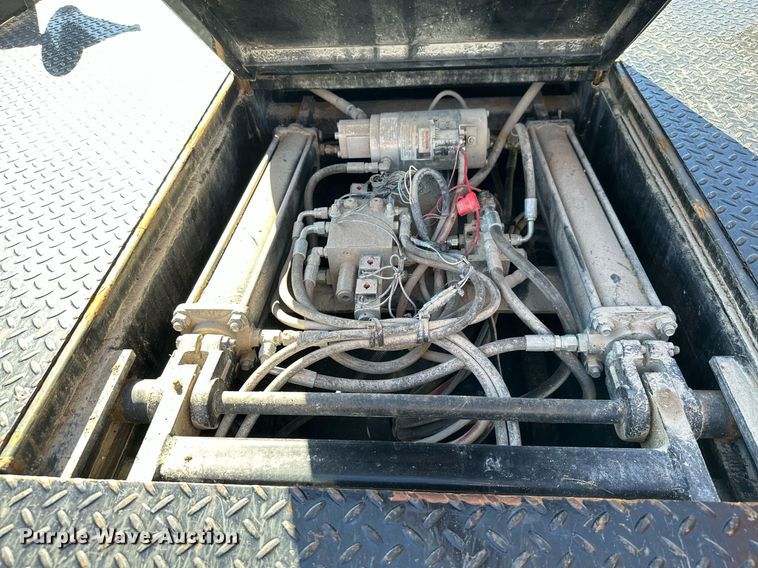 image for item KT9129 2011 Ford F450 Super Duty  flatbed pickup truck