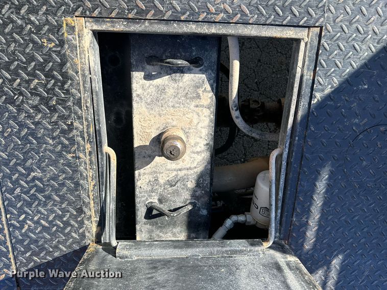 image for item KT9129 2011 Ford F450 Super Duty  flatbed pickup truck