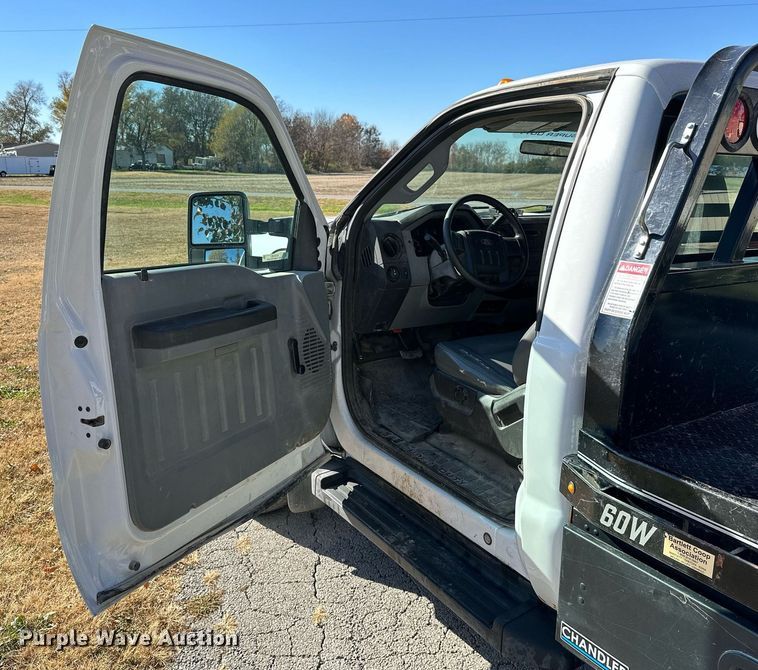 image for item KT9129 2011 Ford F450 Super Duty  flatbed pickup truck