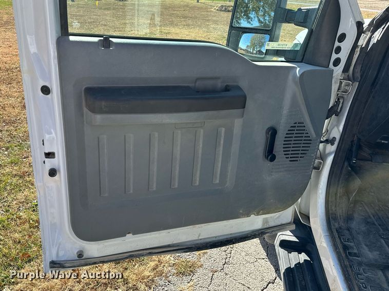 image for item KT9129 2011 Ford F450 Super Duty  flatbed pickup truck