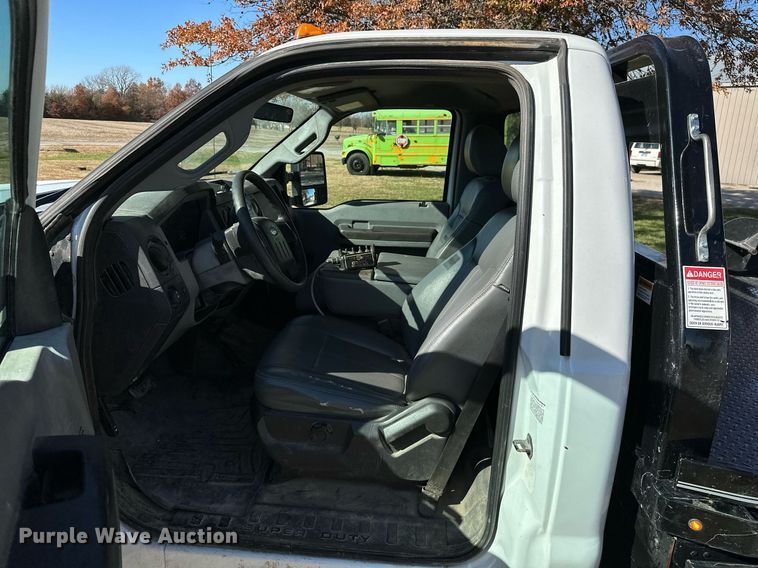 image for item KT9129 2011 Ford F450 Super Duty  flatbed pickup truck