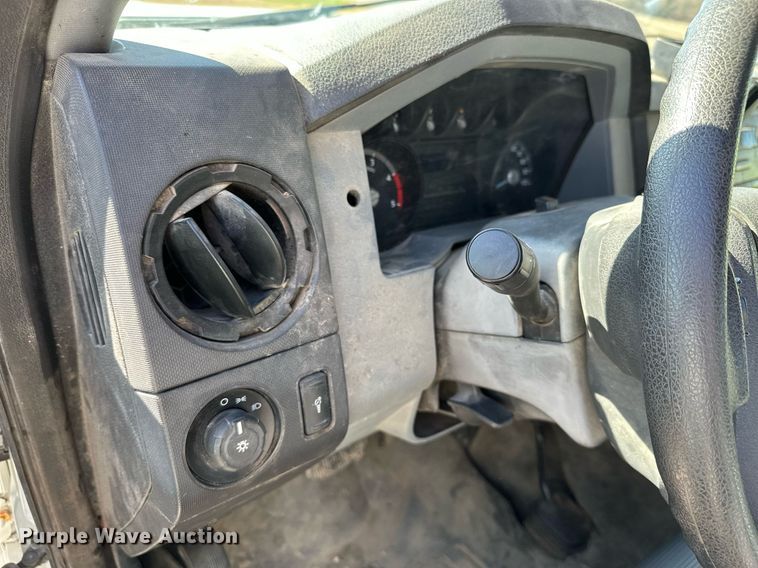 image for item KT9129 2011 Ford F450 Super Duty  flatbed pickup truck