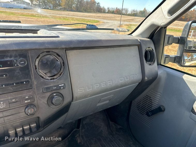 image for item KT9129 2011 Ford F450 Super Duty  flatbed pickup truck