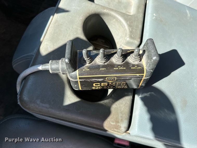 image for item KT9129 2011 Ford F450 Super Duty  flatbed pickup truck