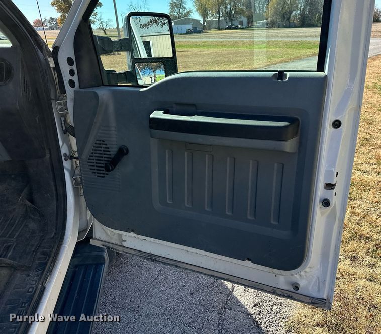 image for item KT9129 2011 Ford F450 Super Duty  flatbed pickup truck