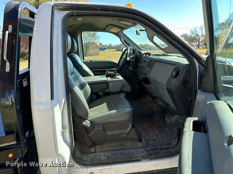 image for item KT9129 2011 Ford F450 Super Duty  flatbed pickup truck