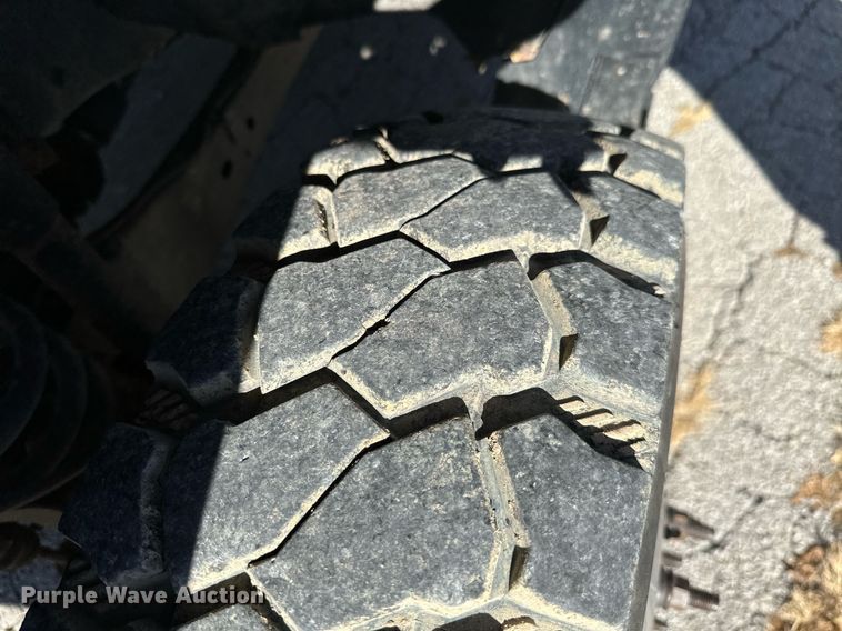 image for item KT9129 2011 Ford F450 Super Duty  flatbed pickup truck