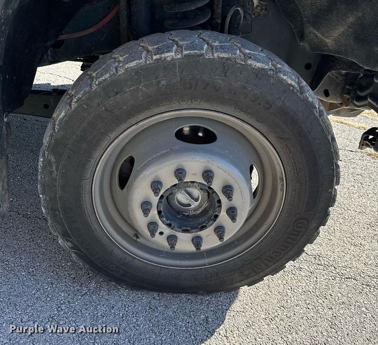 image for item KT9129 2011 Ford F450 Super Duty  flatbed pickup truck