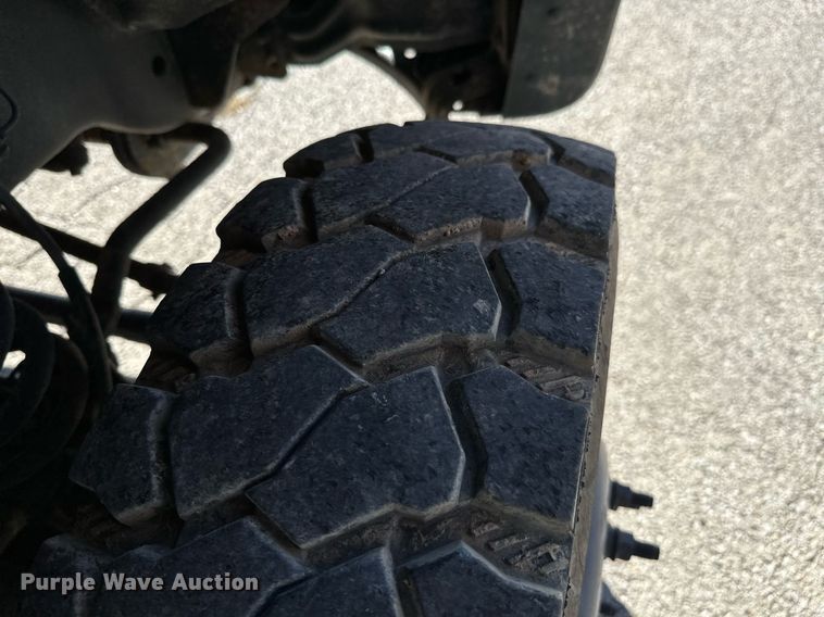 image for item KT9129 2011 Ford F450 Super Duty  flatbed pickup truck