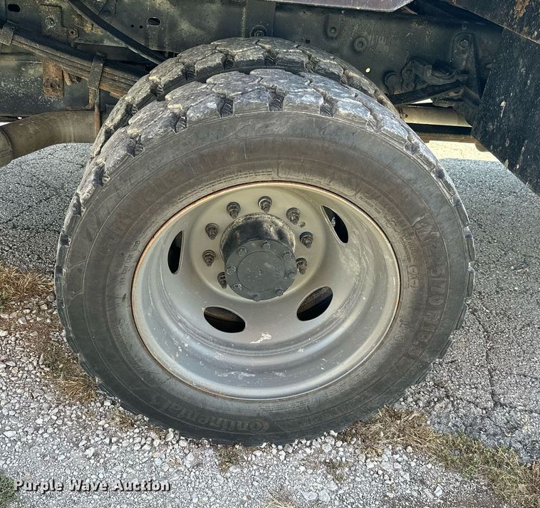 image for item KT9129 2011 Ford F450 Super Duty  flatbed pickup truck