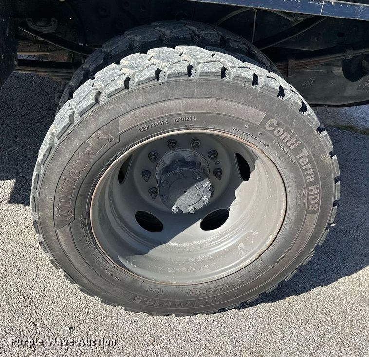 image for item KT9129 2011 Ford F450 Super Duty  flatbed pickup truck