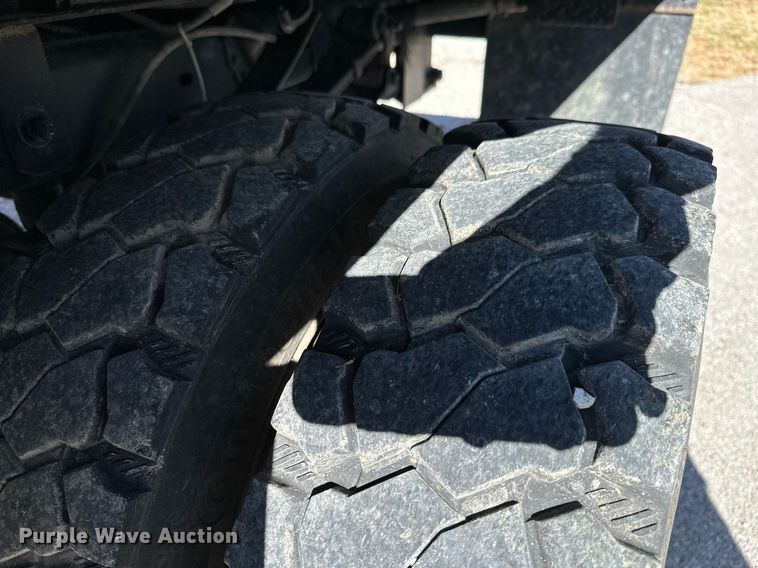 image for item KT9129 2011 Ford F450 Super Duty  flatbed pickup truck