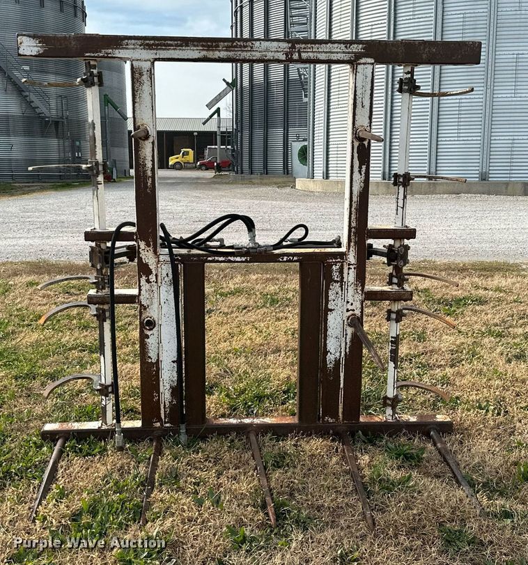 image for item KT9154 Miller Manufacturing  bale grapple