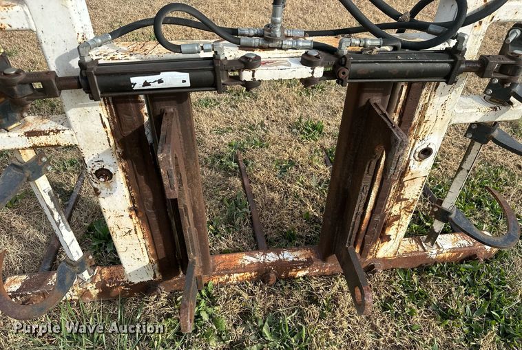 image for item KT9154 Miller Manufacturing  bale grapple