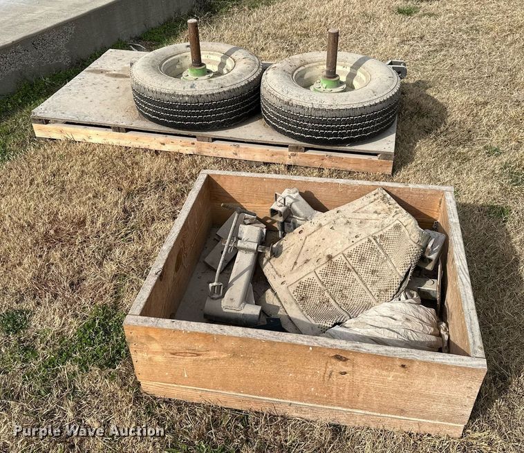 image for item KT9166 Loftness GBL10  grain bag loader