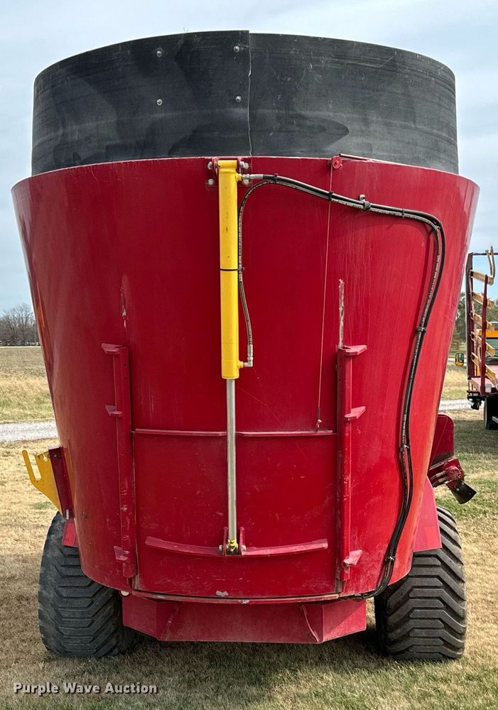 image for item KT9169 Supreme International 700T  feed grinder/mixer