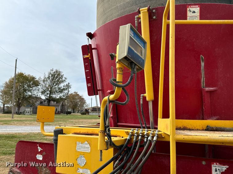 image for item KT9169 Supreme International 700T  feed grinder/mixer