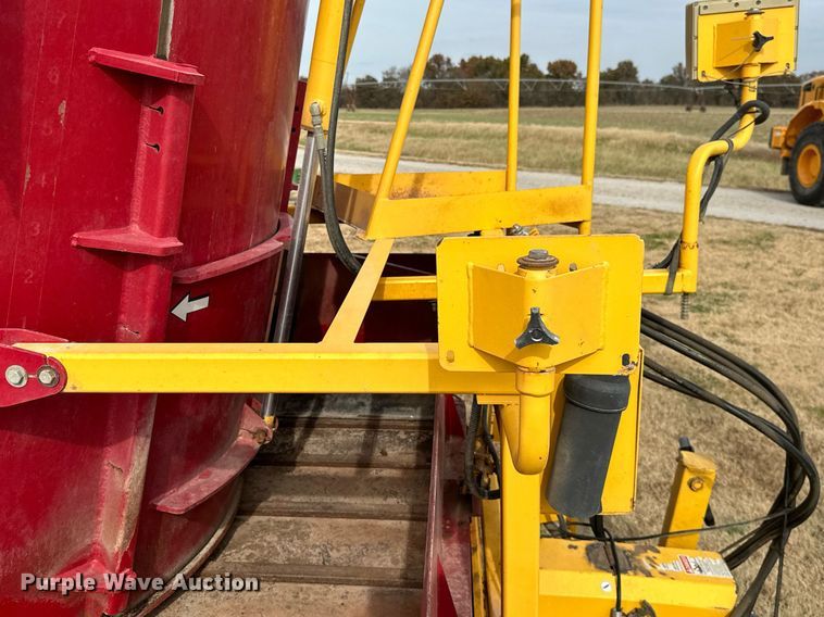 image for item KT9169 Supreme International 700T  feed grinder/mixer