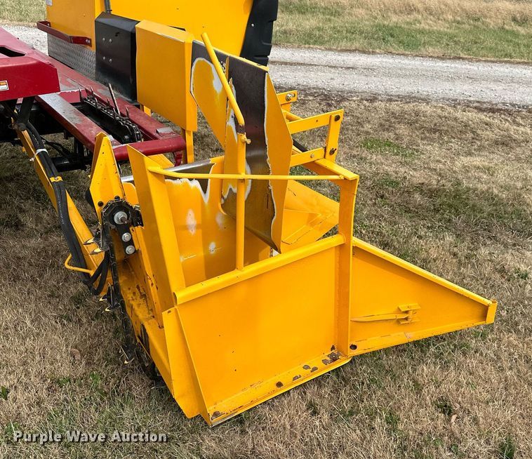 image for item KT9170 New Holland 1068  bale wagon