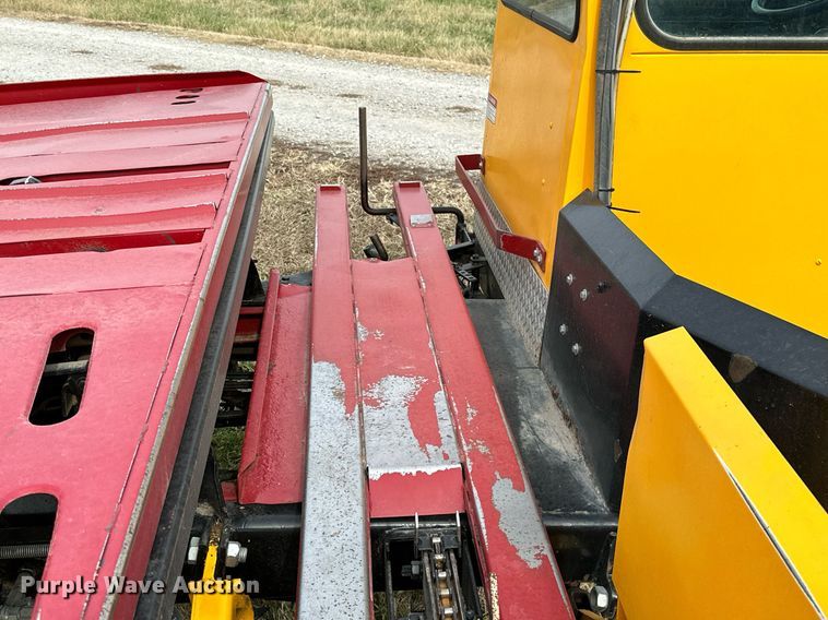 image for item KT9170 New Holland 1068  bale wagon