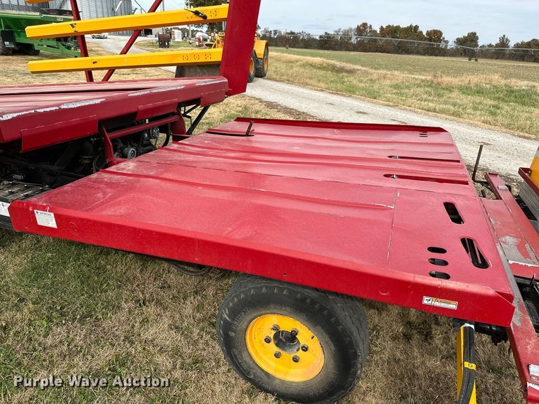 image for item KT9170 New Holland 1068  bale wagon