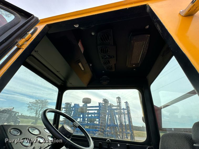 image for item KT9170 New Holland 1068  bale wagon