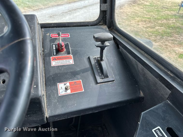 image for item KT9170 New Holland 1068  bale wagon