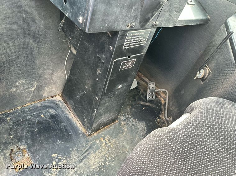 image for item KT9170 New Holland 1068  bale wagon