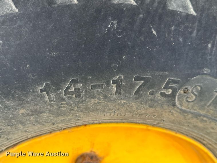 image for item KT9170 New Holland 1068  bale wagon