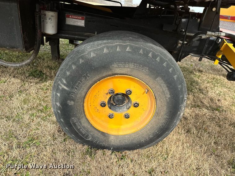 image for item KT9170 New Holland 1068  bale wagon