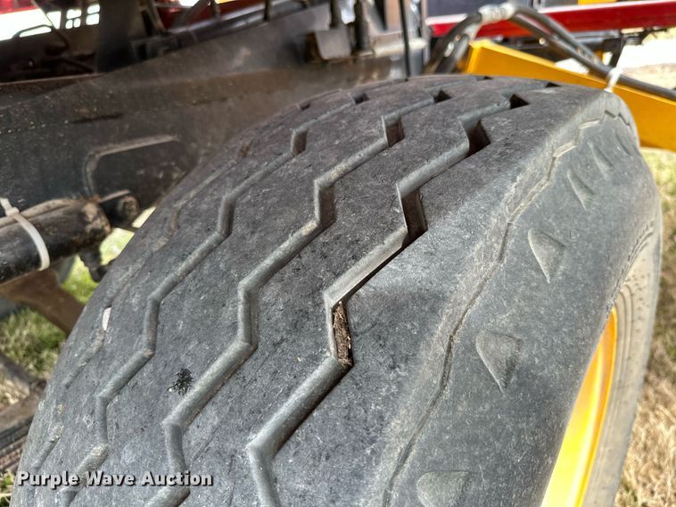 image for item KT9170 New Holland 1068  bale wagon