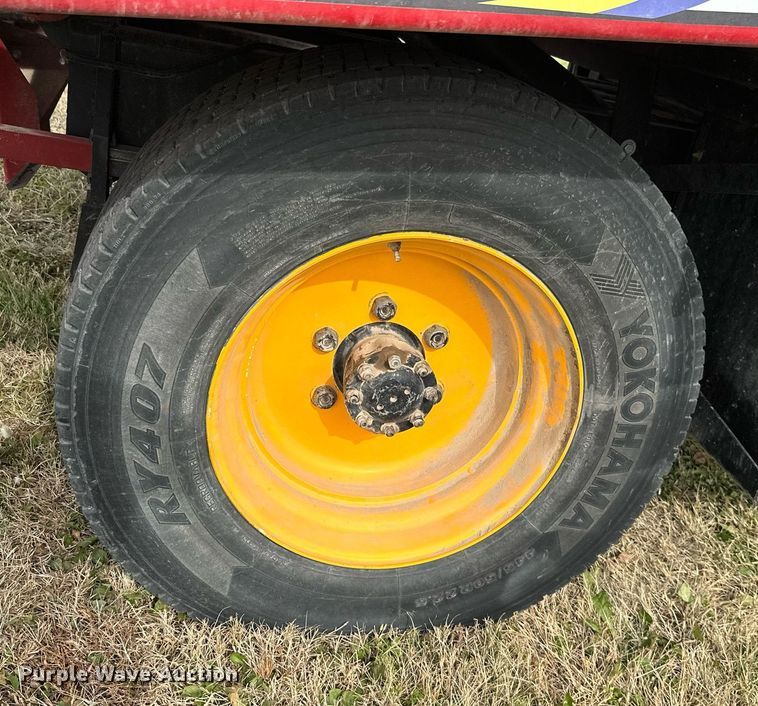 image for item KT9170 New Holland 1068  bale wagon