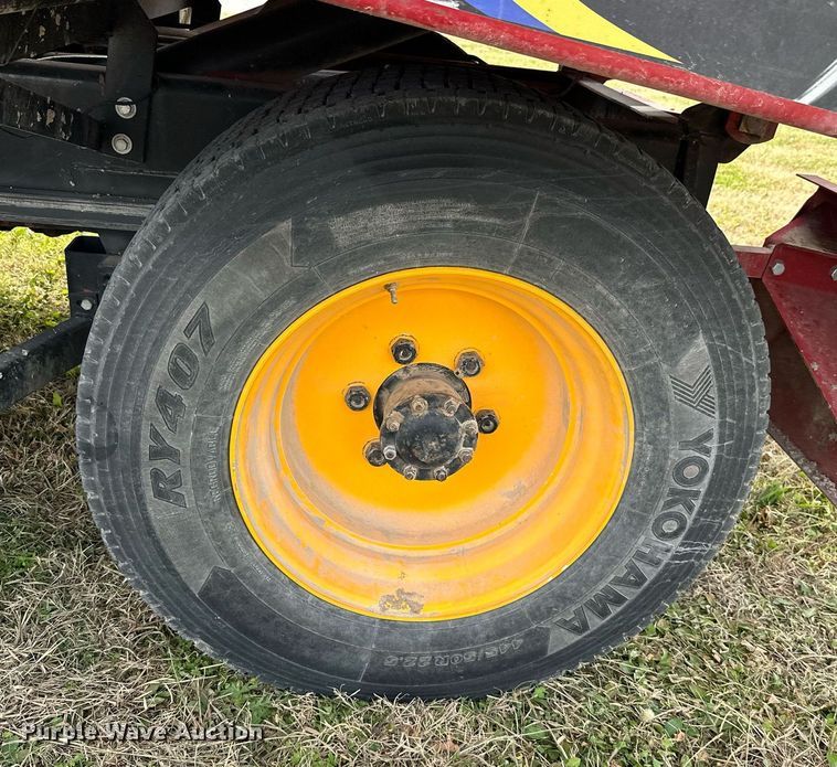 image for item KT9170 New Holland 1068  bale wagon