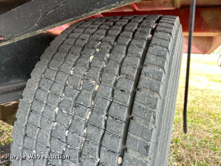 image for item KT9170 New Holland 1068  bale wagon