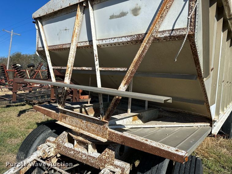 image for item KT9175 1980 Doon  Grain trailer